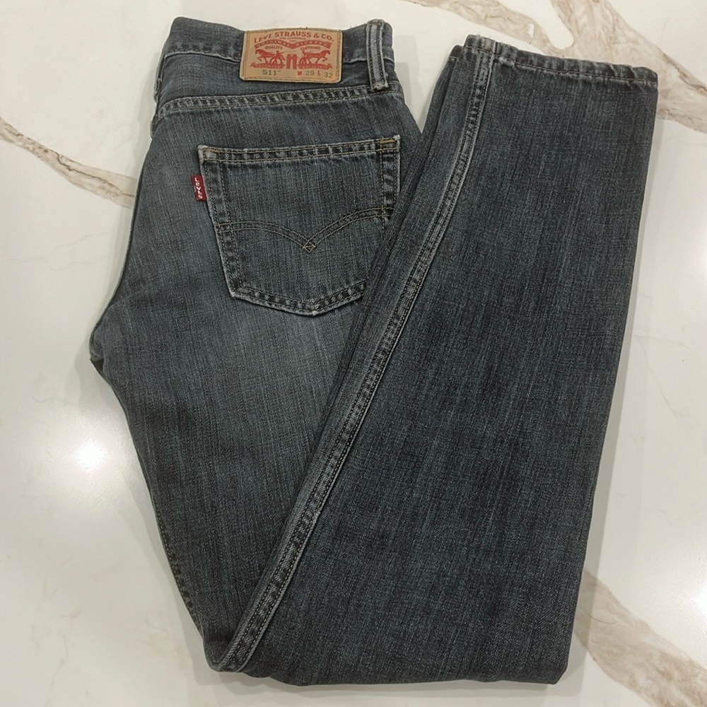EUC Levi Strauss straight leg jeans